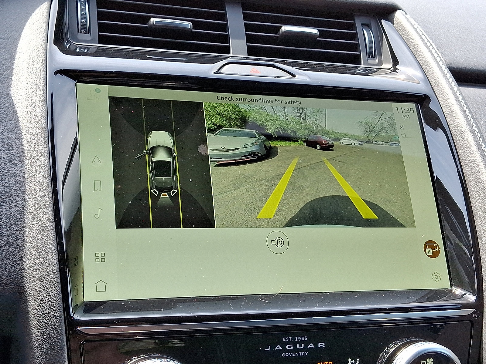 Certified 2024 Jaguar E-PACE R-Dynamic SE image 18