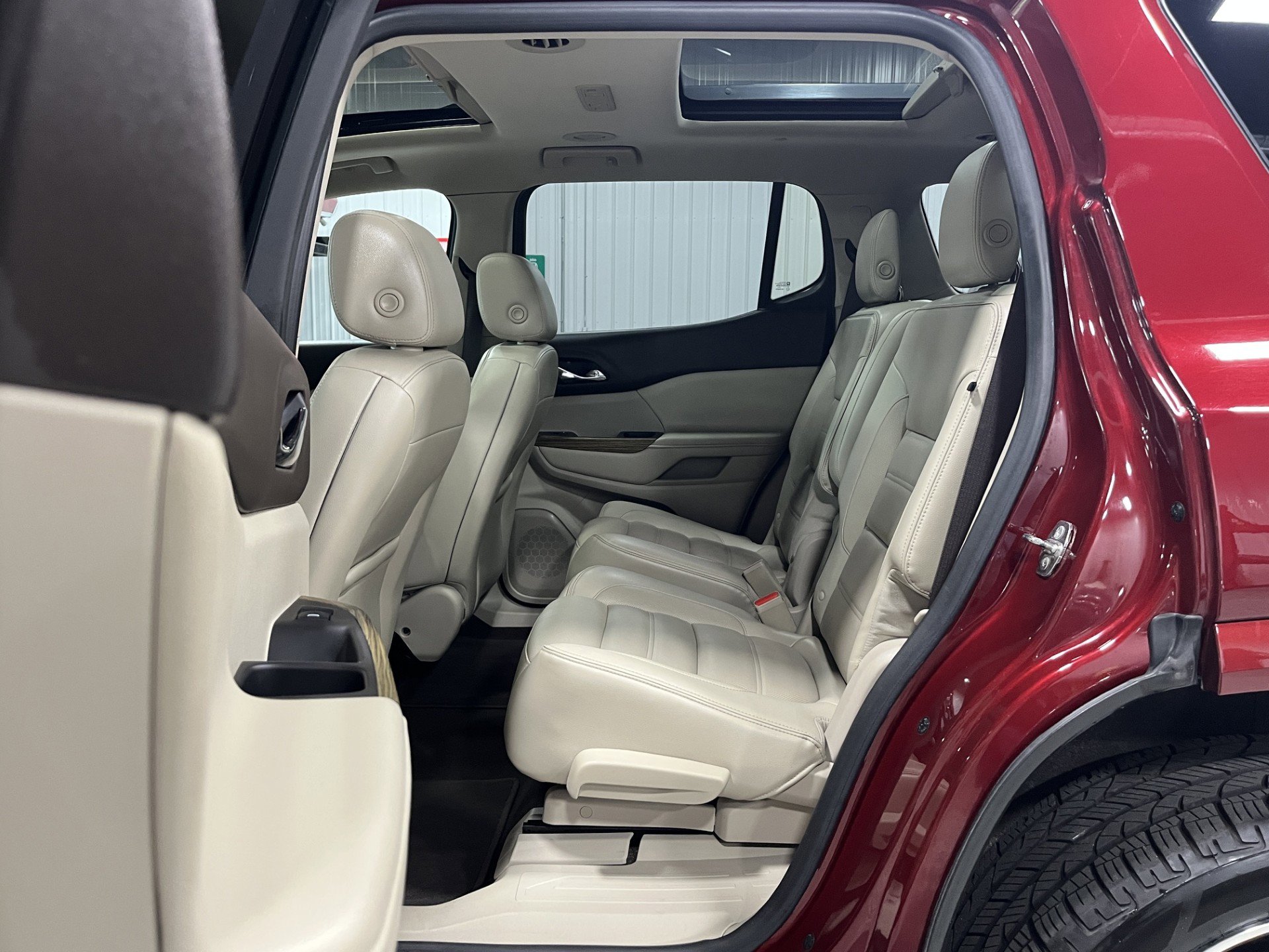 Certified 2018 GMC Acadia Denali w/ Technology Package AWD/4WD image 11