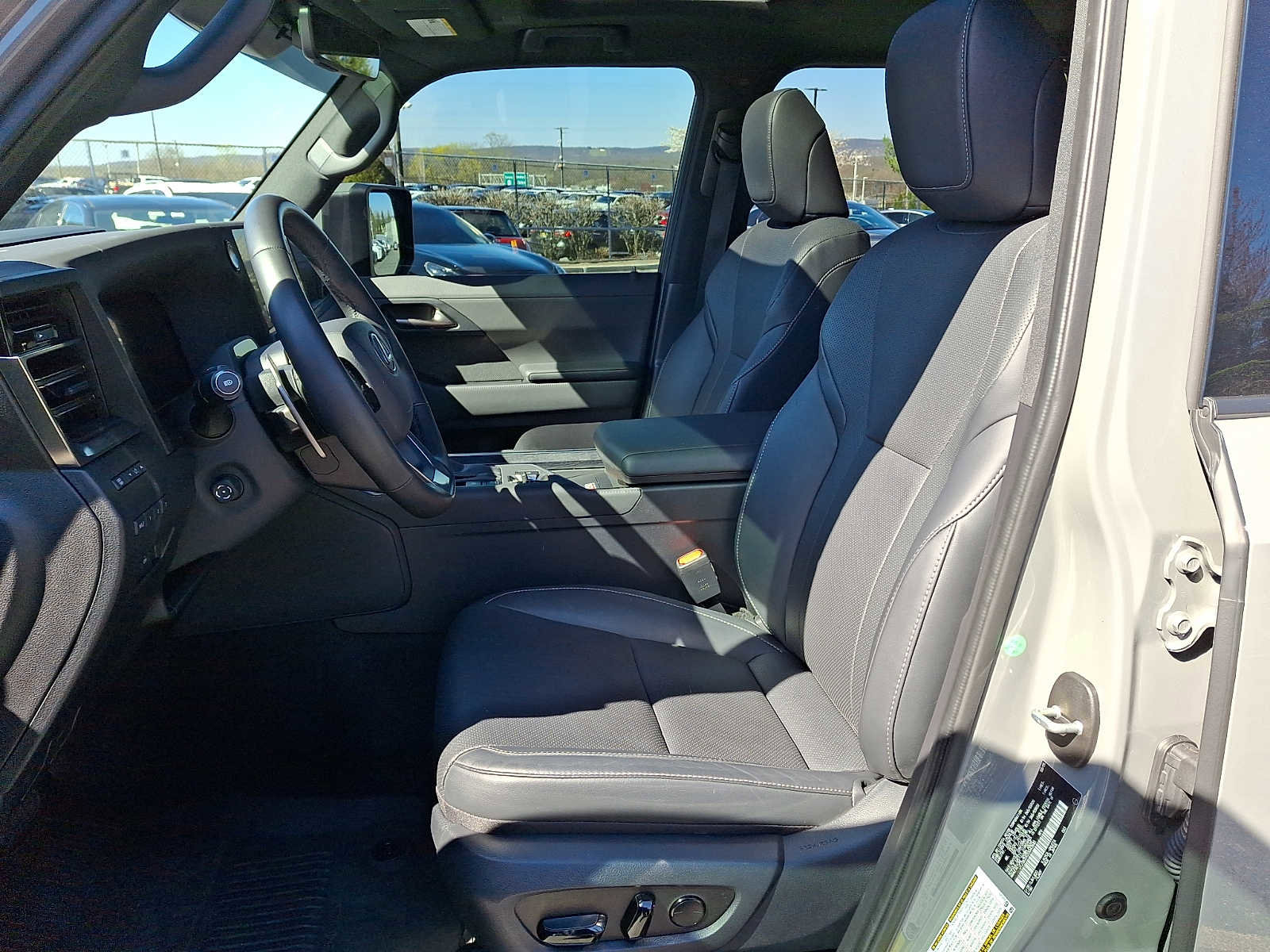 Used 2025 Lexus GX 550 w/ Cold Area Package AWD/4WD image 12