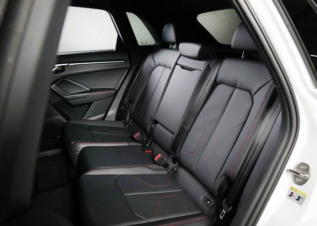 Used 2025 Audi Q3 2.0T Premium Plus w/ Premium Plus Package AWD/4WD image 11
