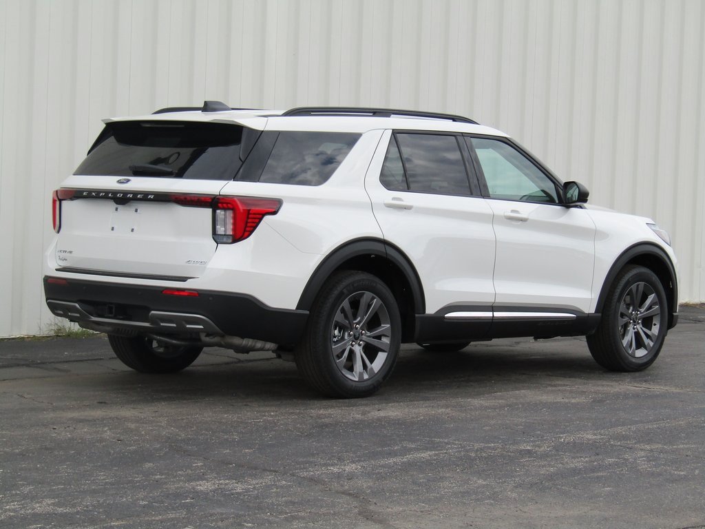 New 2025 Ford Explorer Active image 3