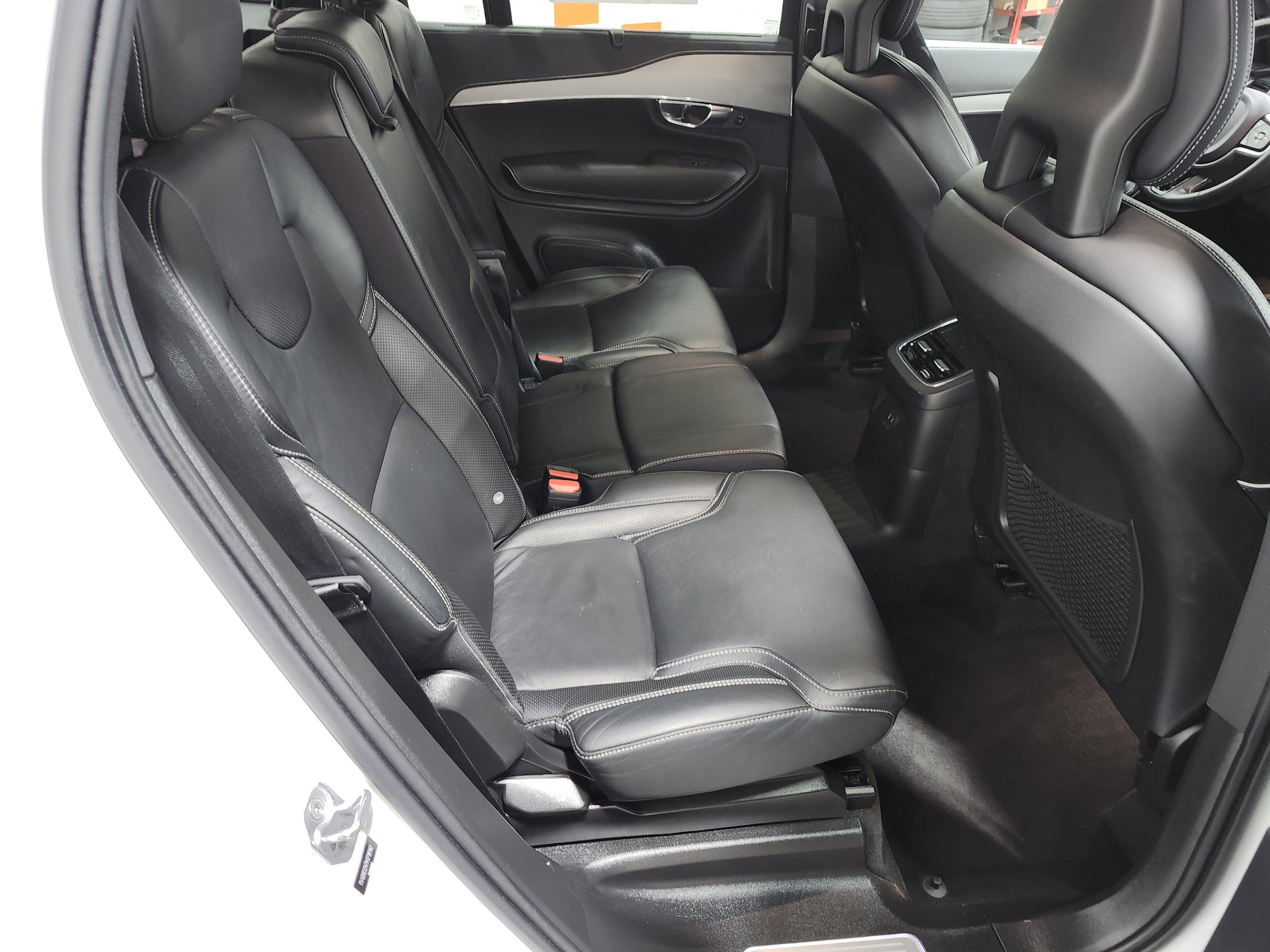 Used 2021 Volvo XC90 T8 R-Design w/ Advanced Package image 21