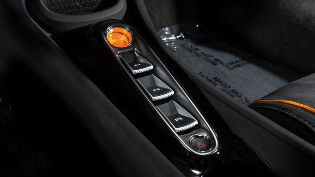 New 2025 McLaren Artura image 17