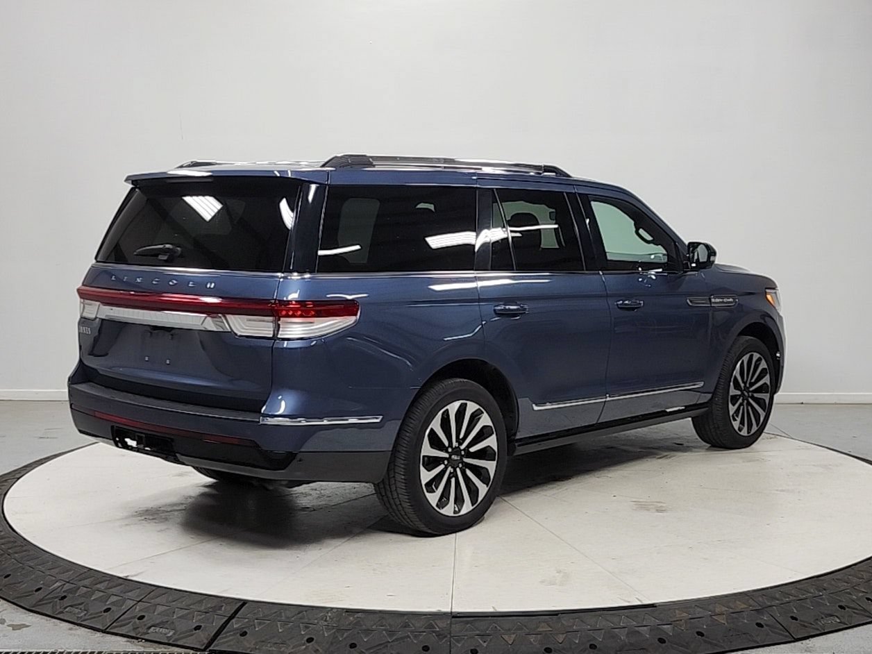 Used 2022 Lincoln Navigator Reserve AWD/4WD image 7