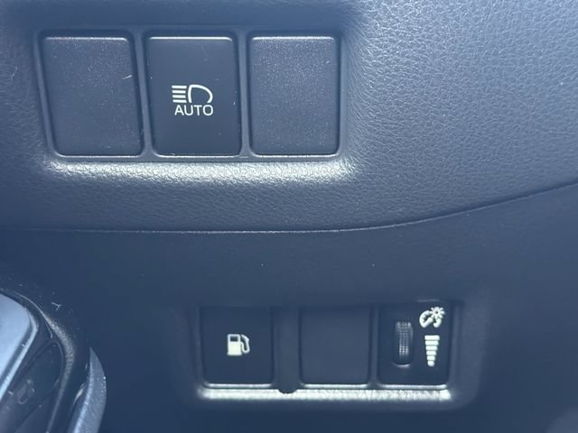 Used 2020 Toyota C-HR XLE FWD image 28