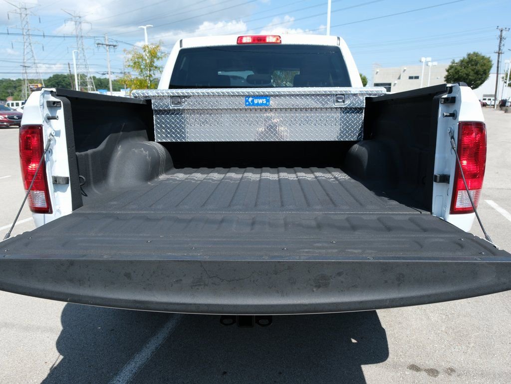 Used 2023 RAM 1500 Classic SLT AWD/4WD image 32