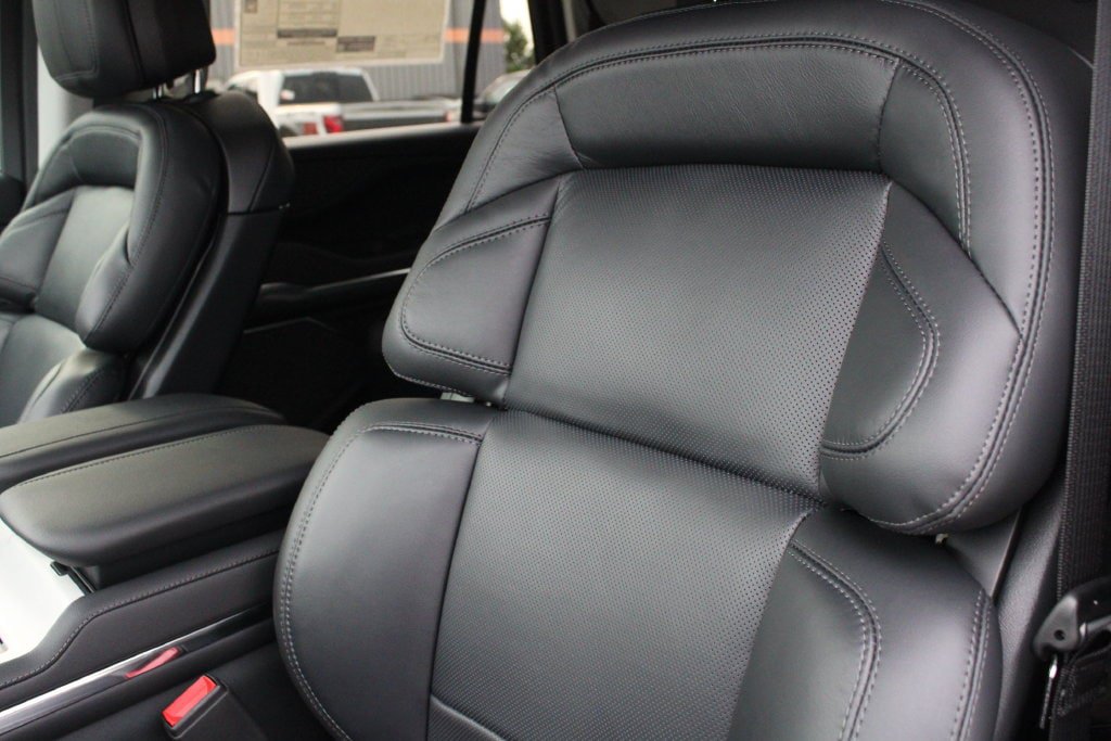 New 2027 Lincoln Navigator Reserve AWD/4WD image 6