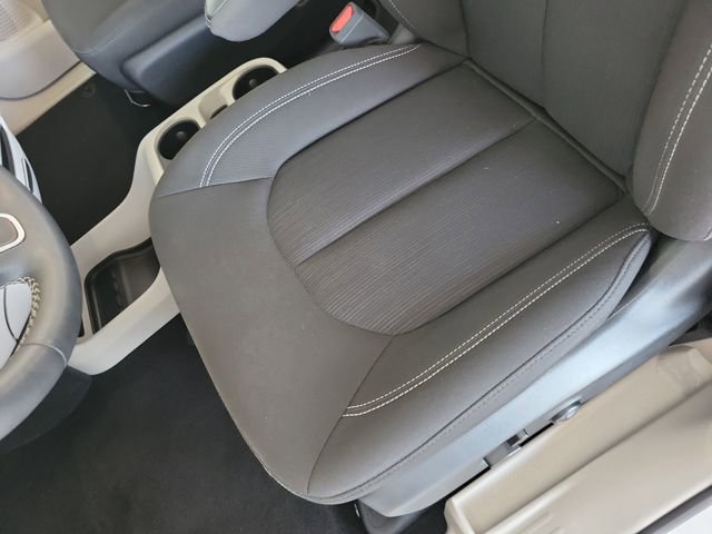 Used 2024 Chrysler Voyager LX image 17