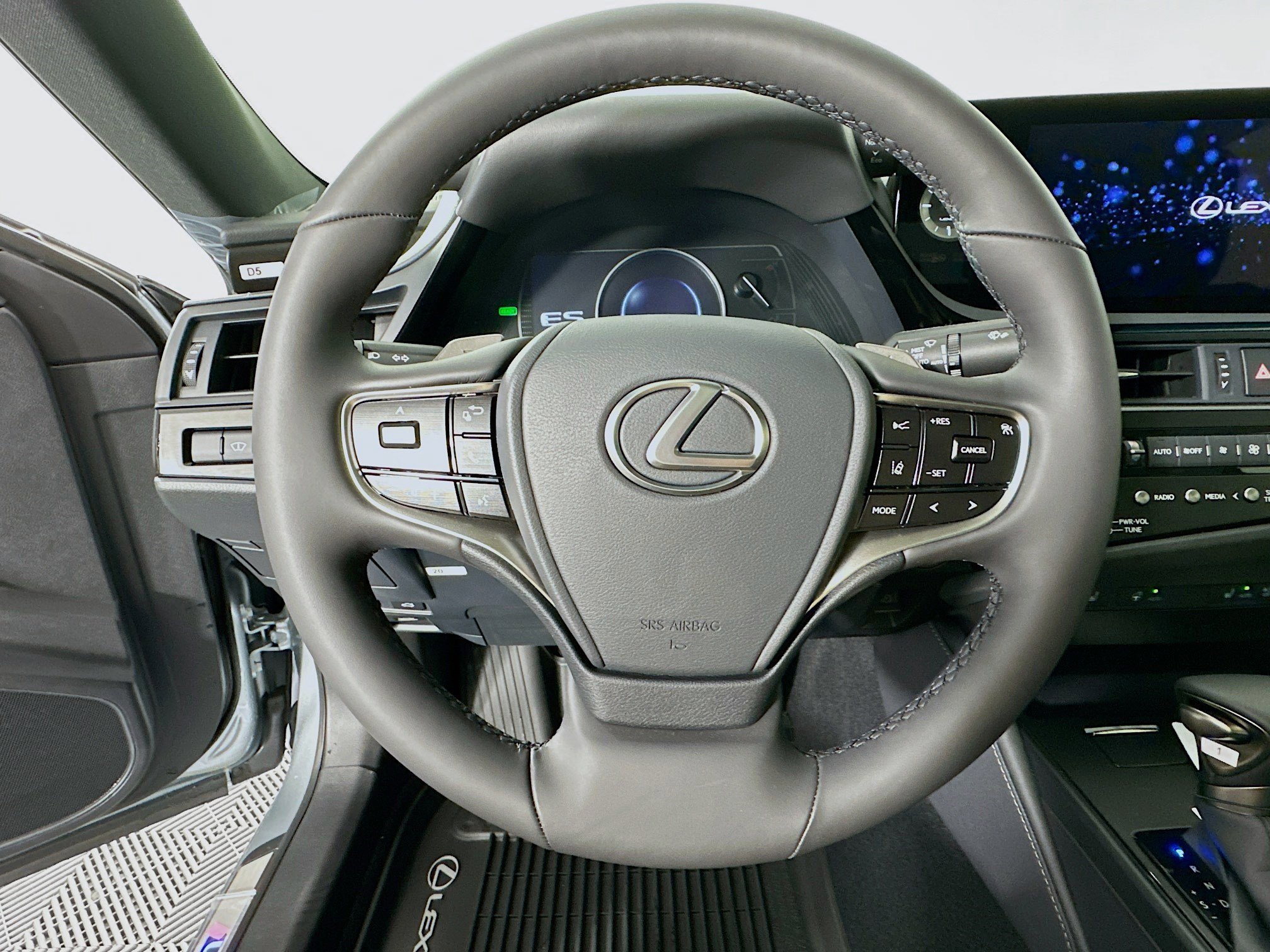 New 2025 Lexus ES 300h w/ Premium Package image 11