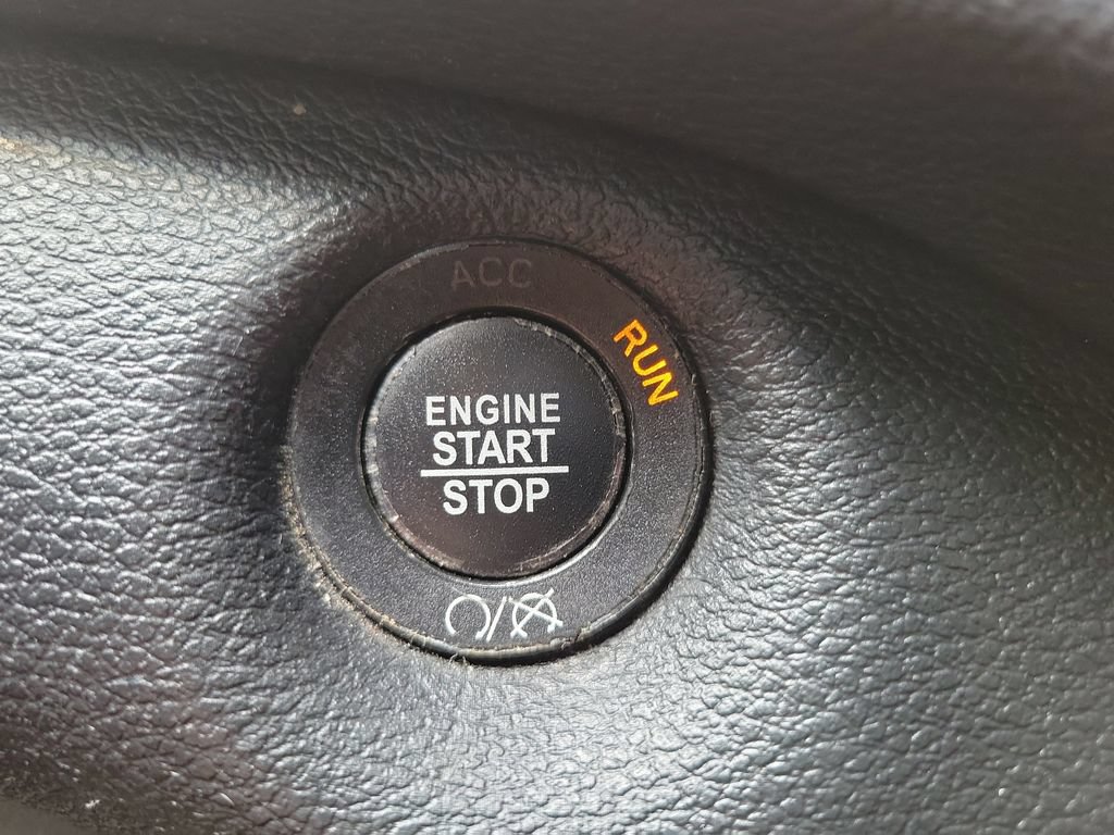 Used 2020 Jeep Cherokee Limited FWD image 22