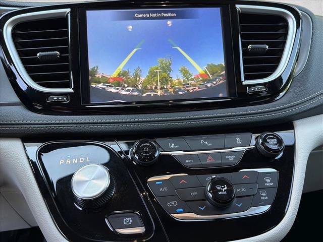 Used 2023 Chrysler Pacifica Touring-L FWD image 24