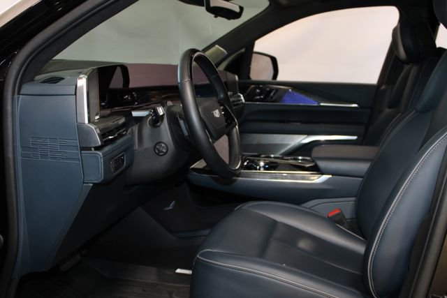 Certified 2025 Cadillac Escalade IQ Sport 2 w/ LPO, ONYX Package AWD/4WD image 7