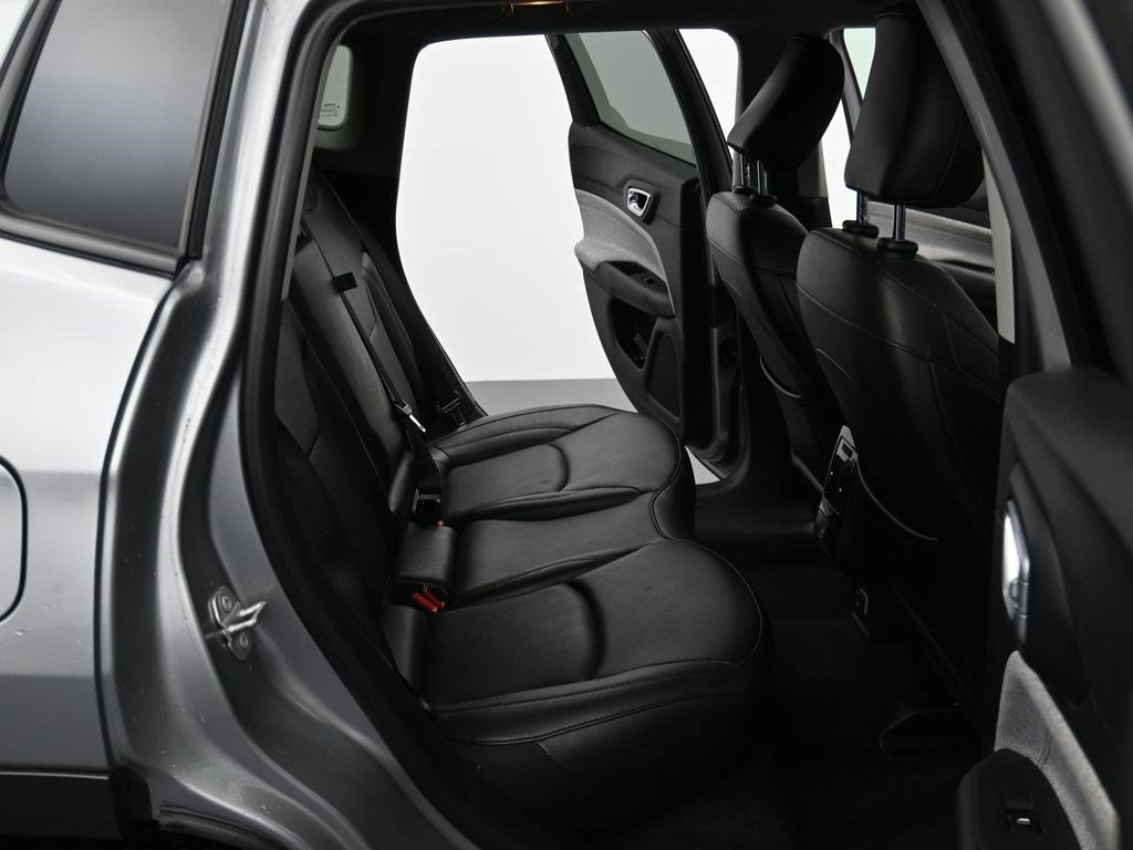 Used 2022 Jeep Compass Latitude image 9