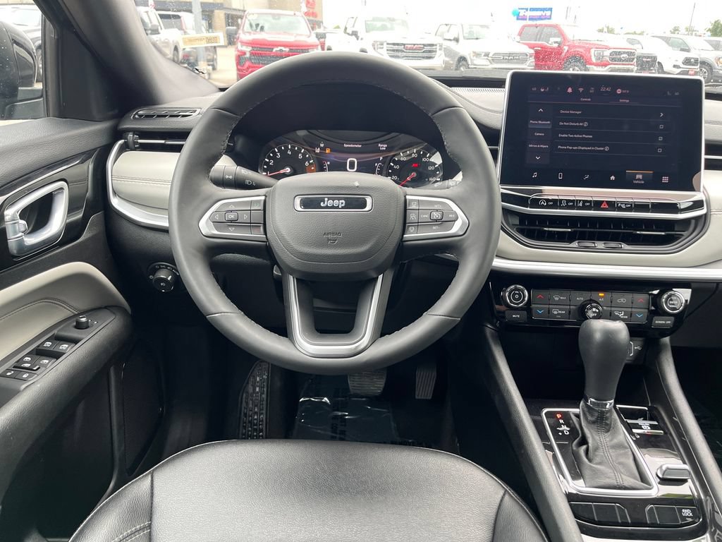 Used 2025 Jeep Compass Limited AWD/4WD image 31