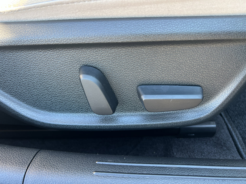 Used 2023 Genesis G70 2.0T image 31