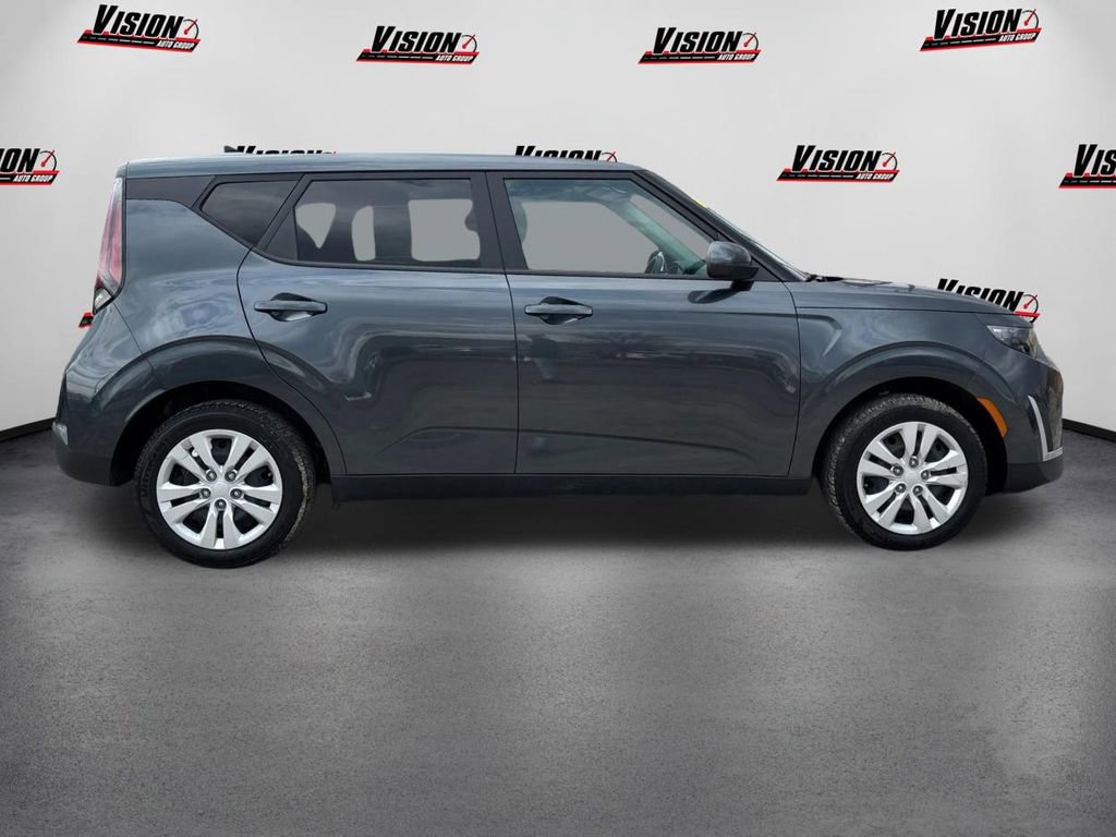 Used 2023 Kia Soul LX image 4