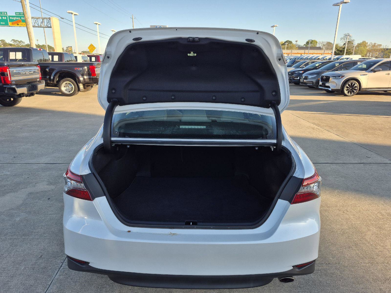 Used 2021 Toyota Camry XLE image 19