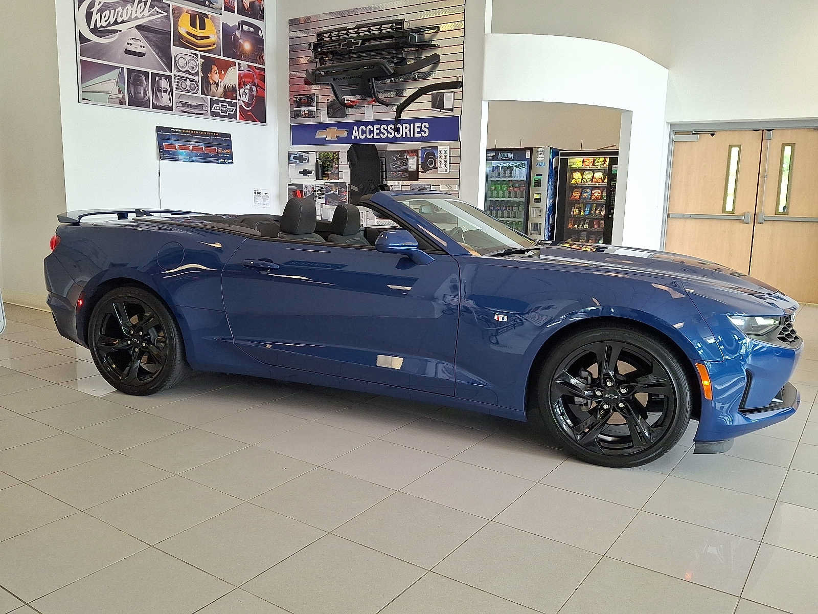 Used 2020 Chevrolet Camaro LT RWD image 7