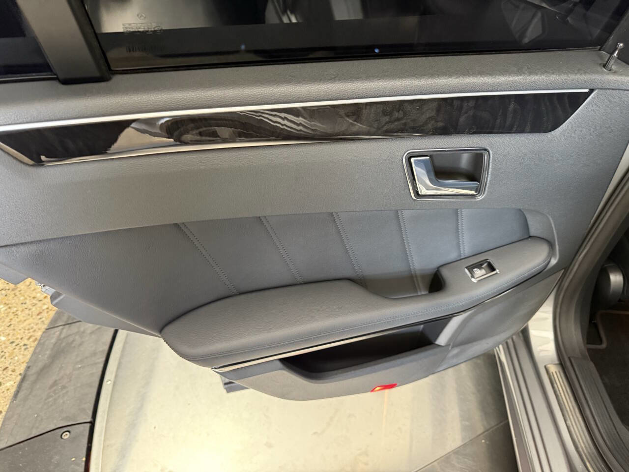 Used 2010 Mercedes-Benz E 350 4MATIC Sedan image 19