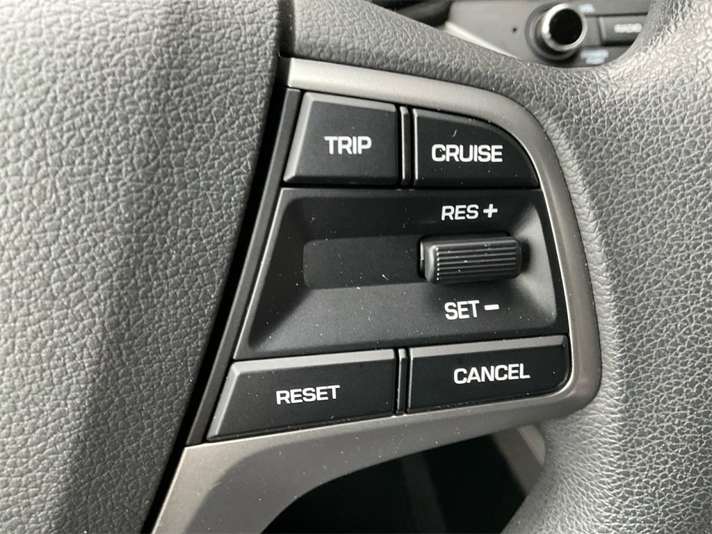 Used 2017 Hyundai Elantra SE image 30