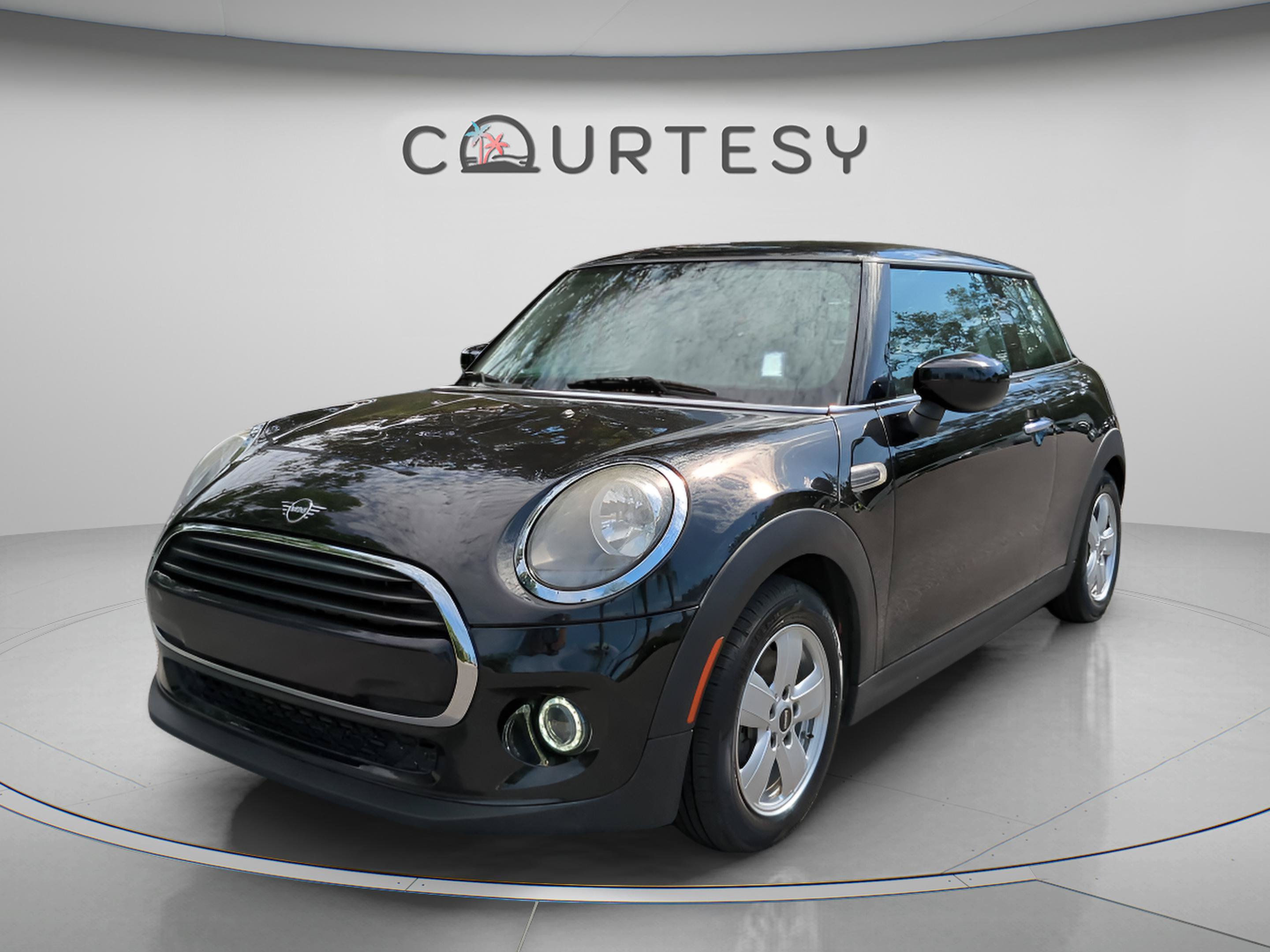 Used 2021 MINI Cooper 2-Door Hardtop FWD image 2