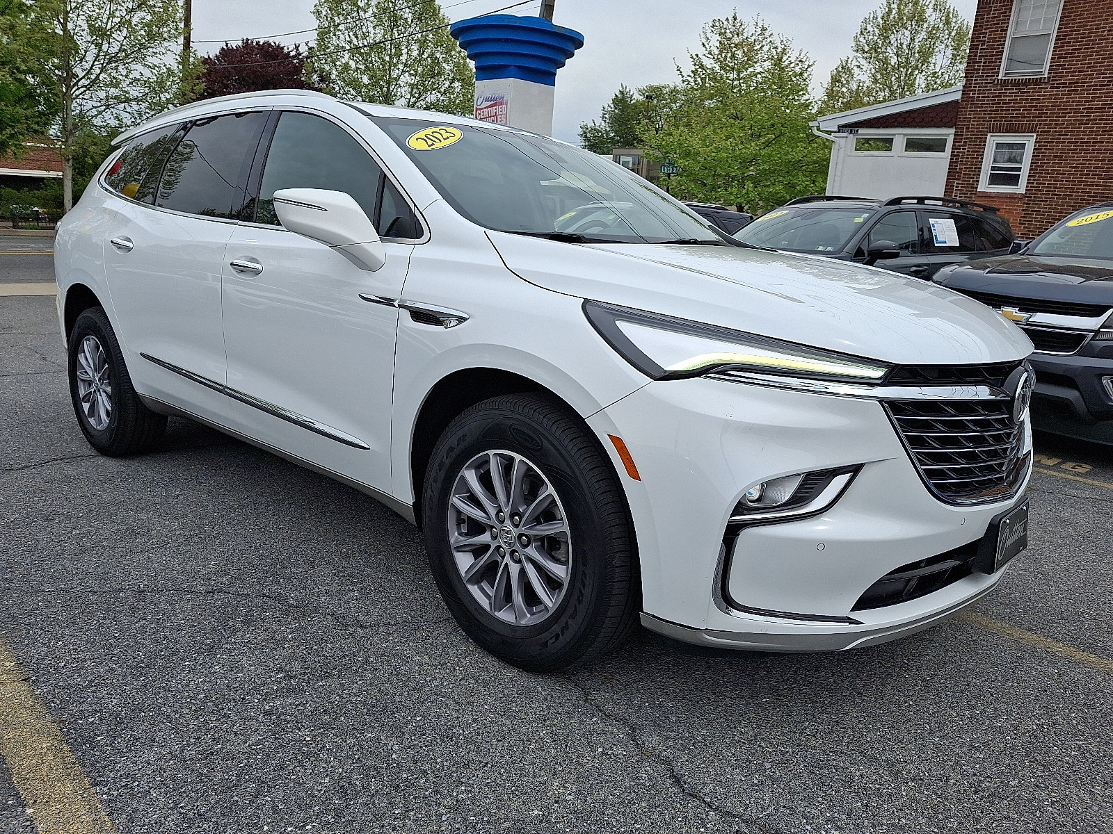 Used 2023 Buick Enclave Essence AWD/4WD image 7