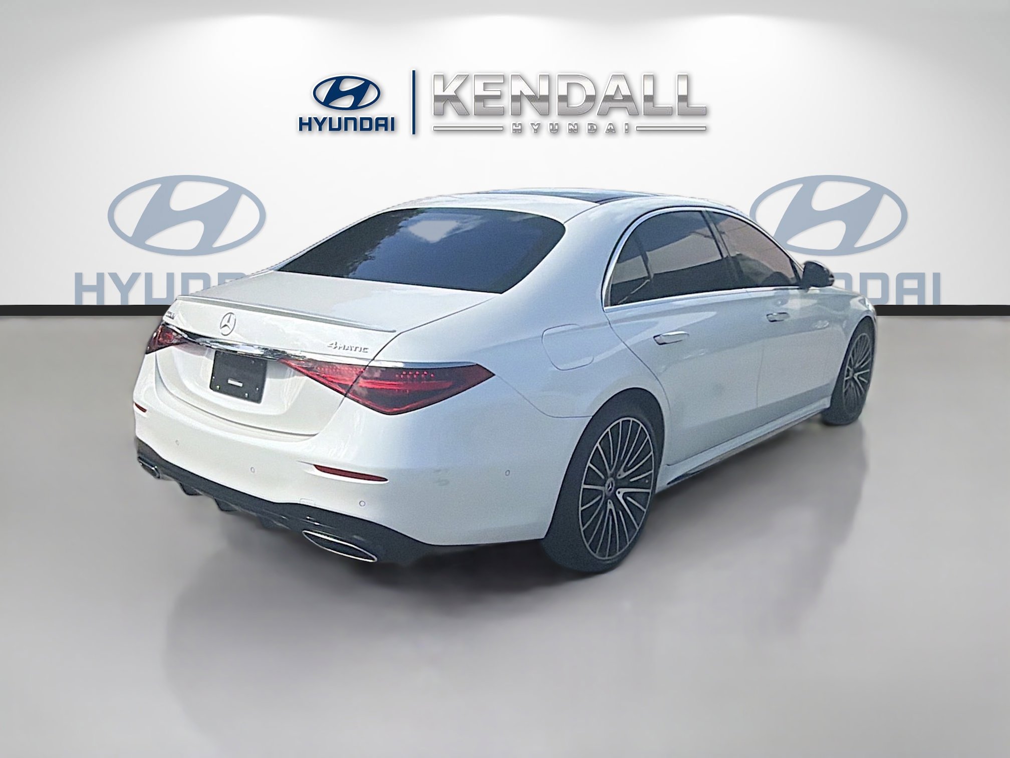 Used 2022 Mercedes-Benz S 580 4MATIC Sedan w/ AMG Line Package image 6
