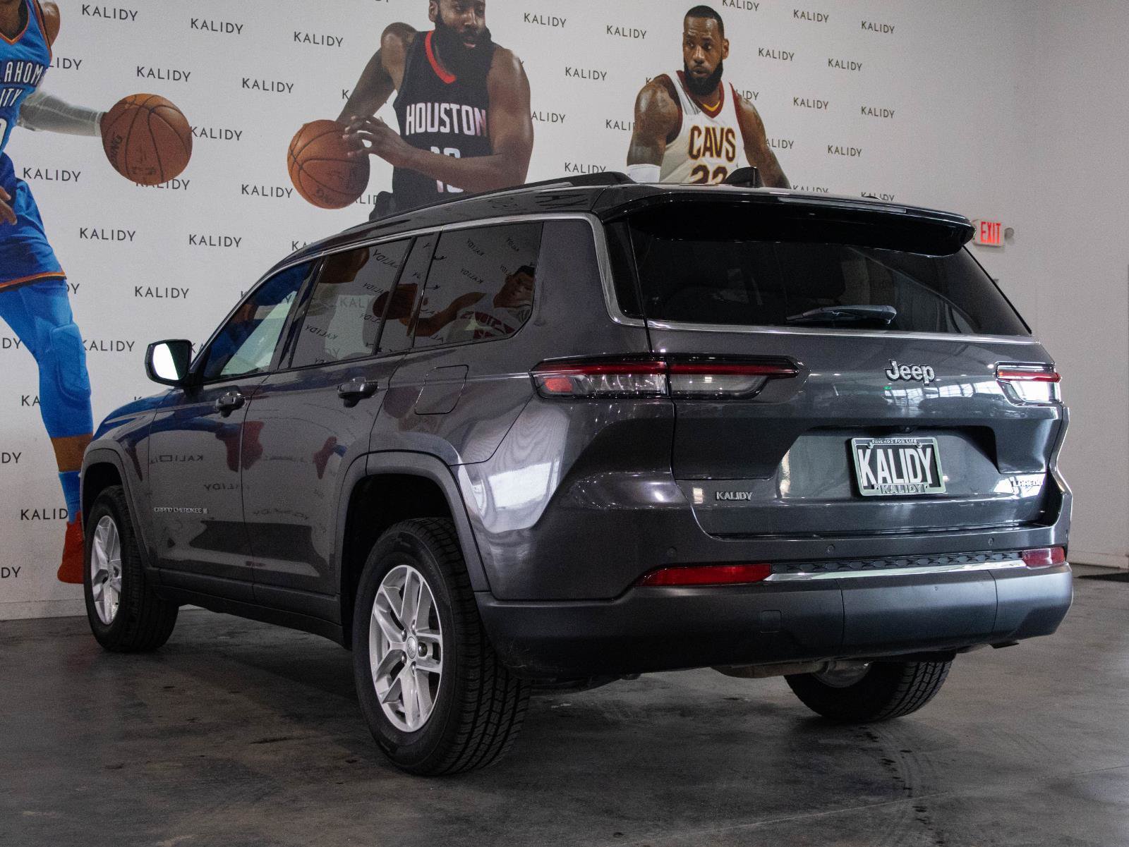 Used 2023 Jeep Grand Cherokee L Laredo RWD image 21