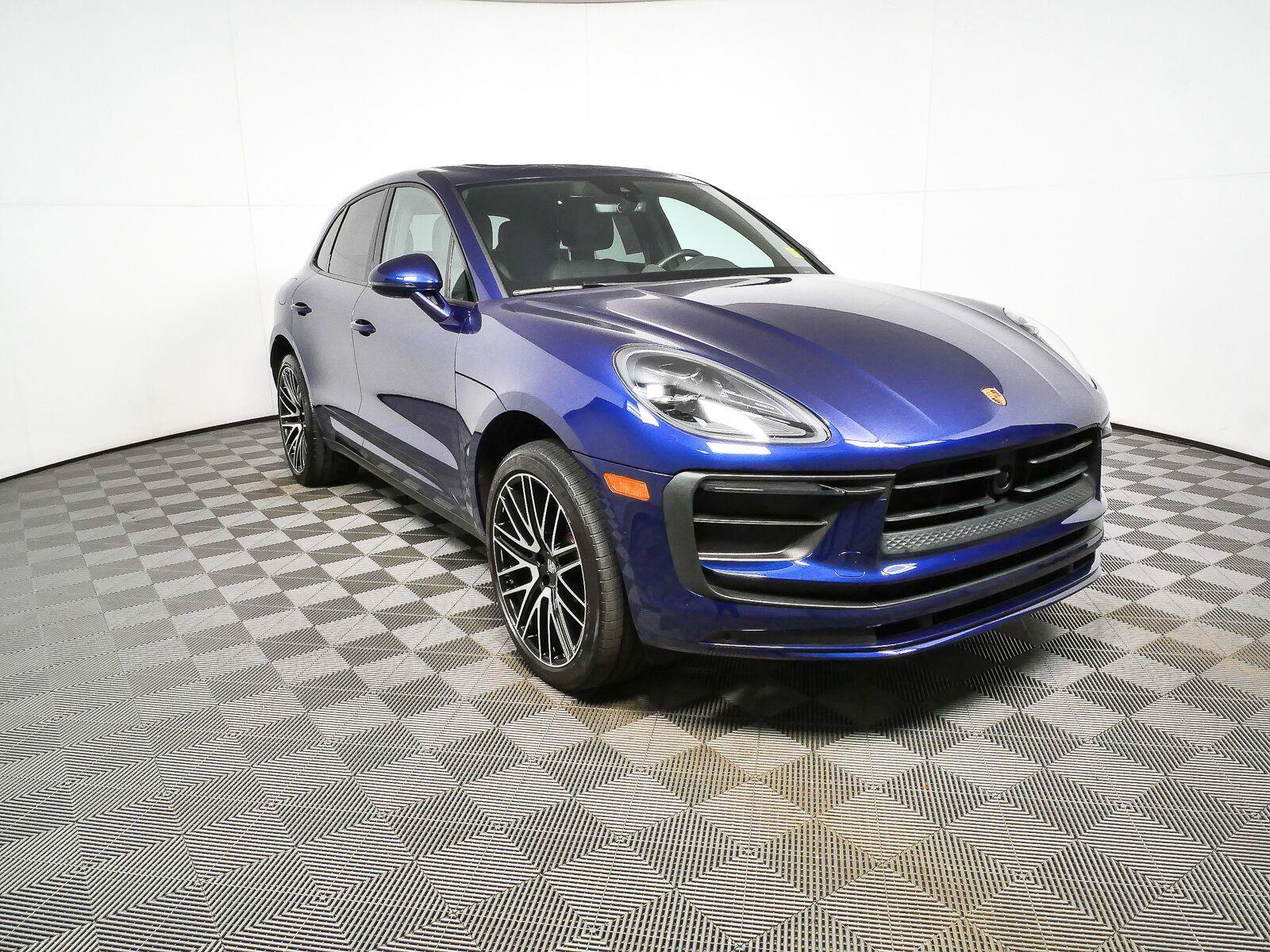 Used 2025 Porsche Macan Turbo AWD/4WD image 2
