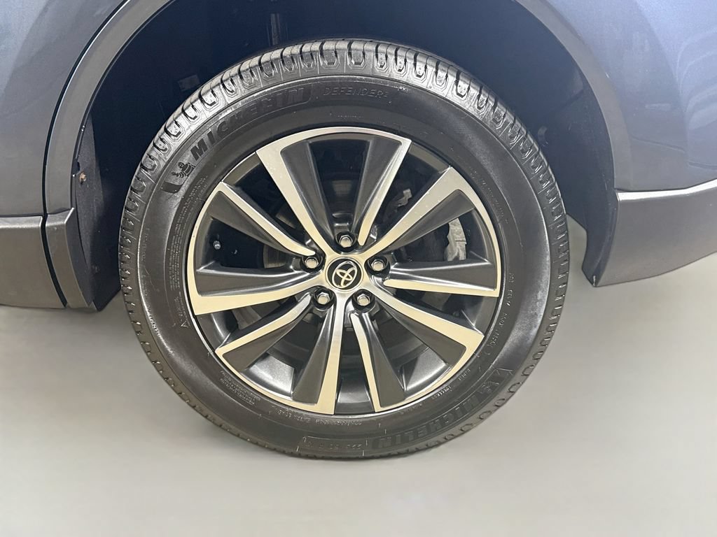 Certified 2021 Toyota Venza LE w/ Carpet Mat Package (TMS) AWD/4WD image 29