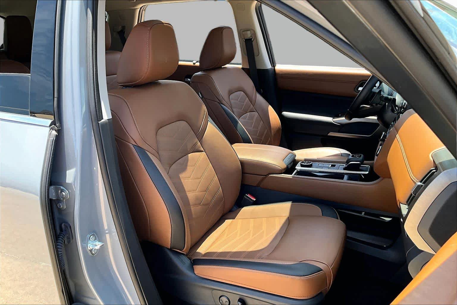 Certified 2025 Nissan Pathfinder Platinum AWD/4WD image 9