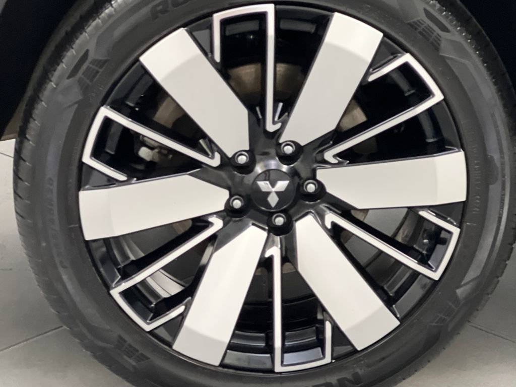 Used 2025 Mitsubishi Outlander SE image 73