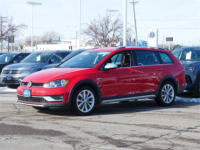 Used 2017 Volkswagen Golf Alltrack S image 3