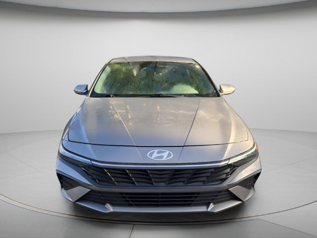 Used 2024 Hyundai Elantra SE FWD image 3
