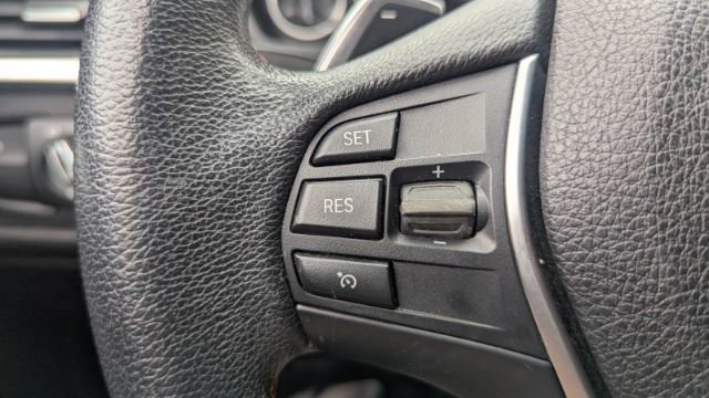 Used 2018 BMW 330i xDrive Sedan AWD/4WD image 25