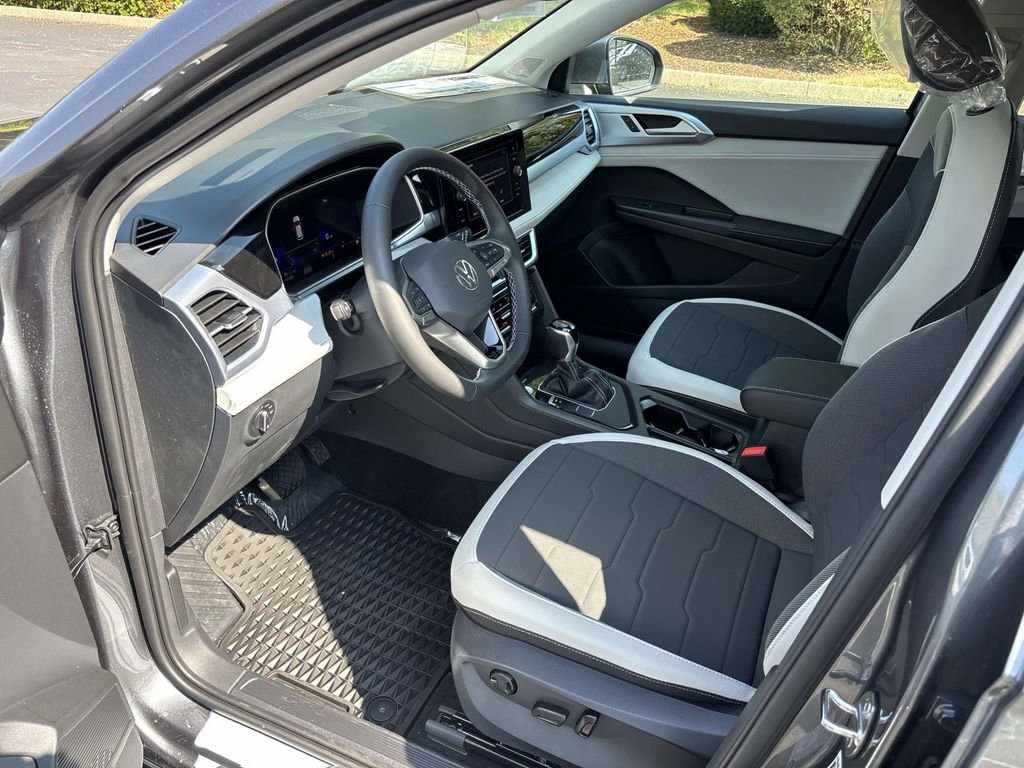 New 2025 Volkswagen Taos SE image 24