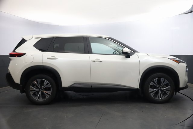 Used 2023 Nissan Rogue SV image 4