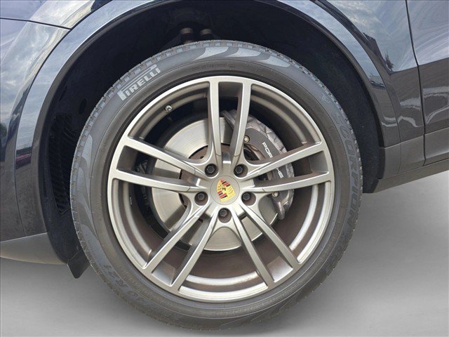 Used 2022 Porsche Cayenne Coupe AWD/4WD image 24