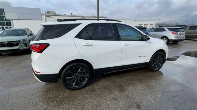 Used 2023 Chevrolet Equinox RS w/ RS Leather Package image 2