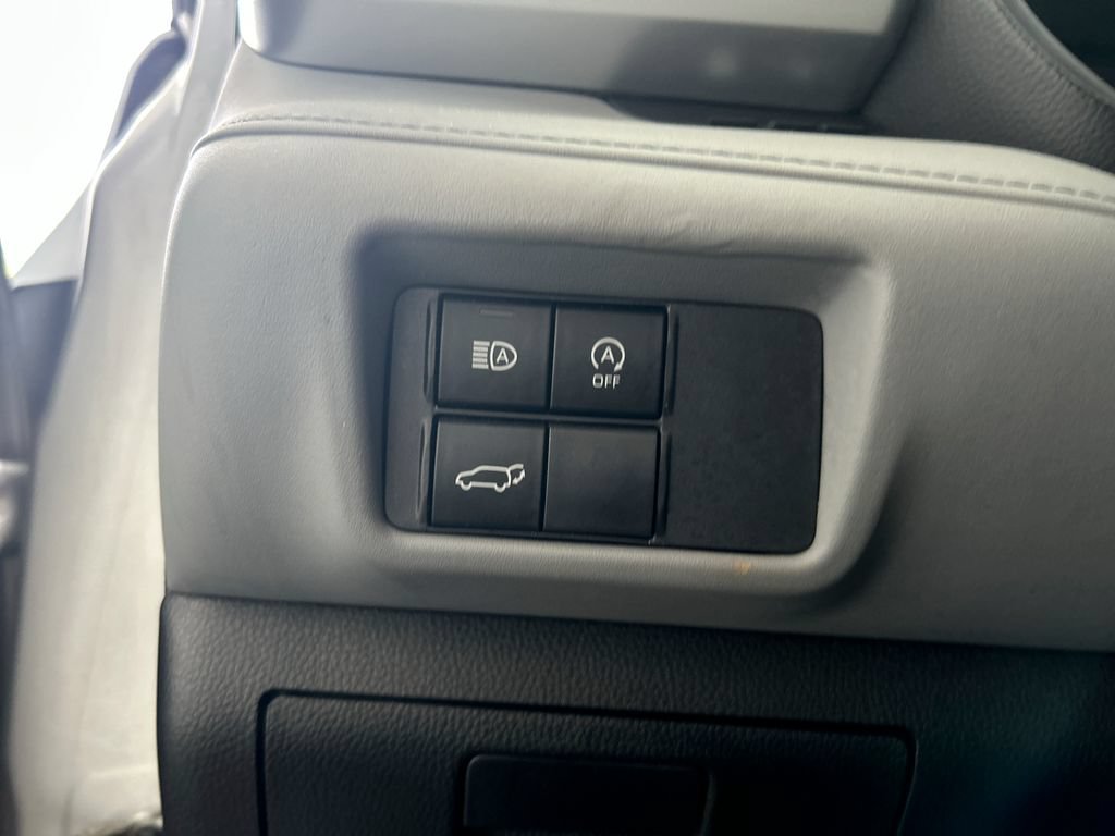 Used 2023 Toyota Highlander LE FWD image 13