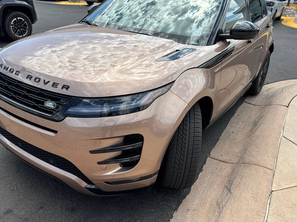 Used 2024 Land Rover Range Rover Evoque Dynamic SE AWD/4WD image 2