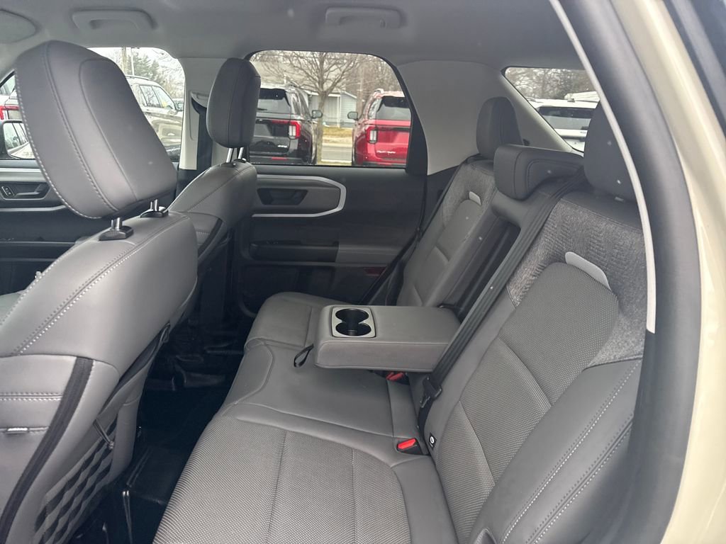 Used 2025 Ford Bronco Sport Badlands image 14