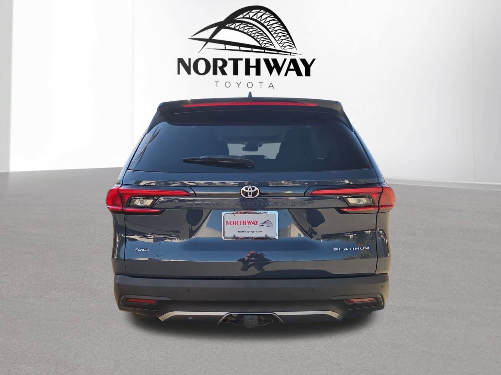 Used 2024 Toyota Grand Highlander AWD image 5
