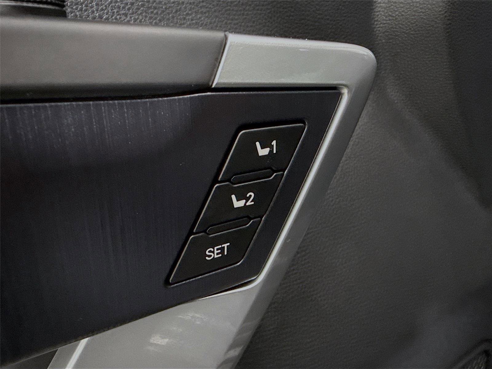 Used 2024 Toyota Tundra Platinum AWD/4WD image 32