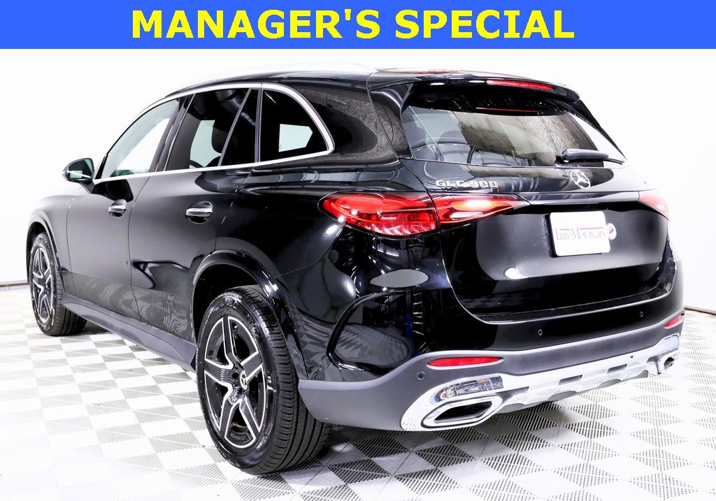 Used 2025 Mercedes-Benz GLC 300 4MATIC image 4