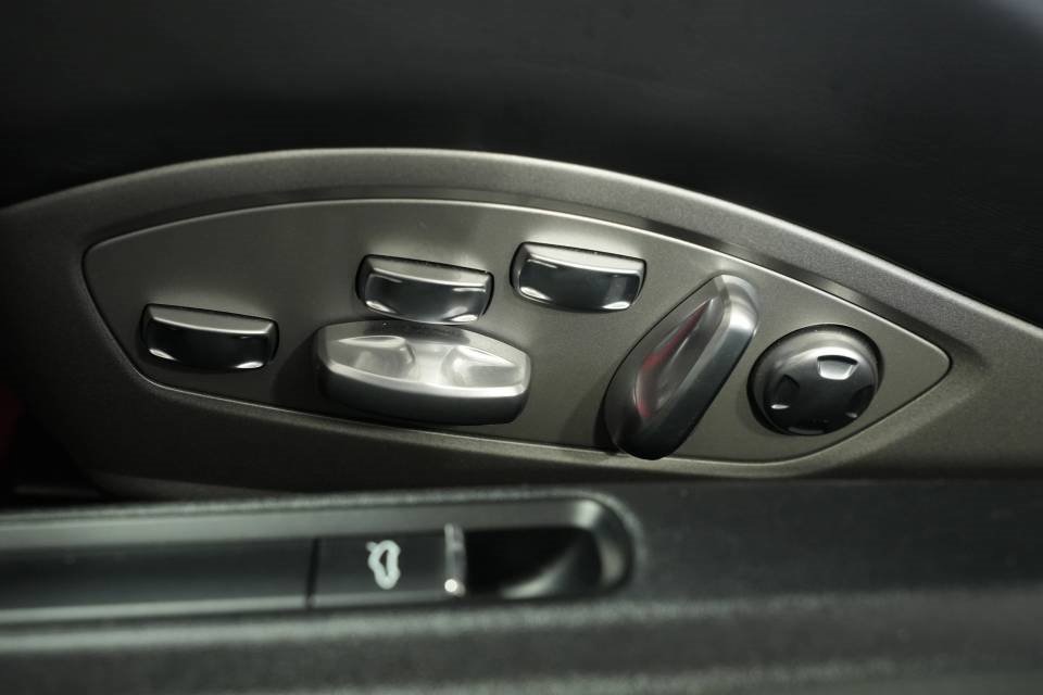 Used 2019 Porsche 911 Turbo image 32