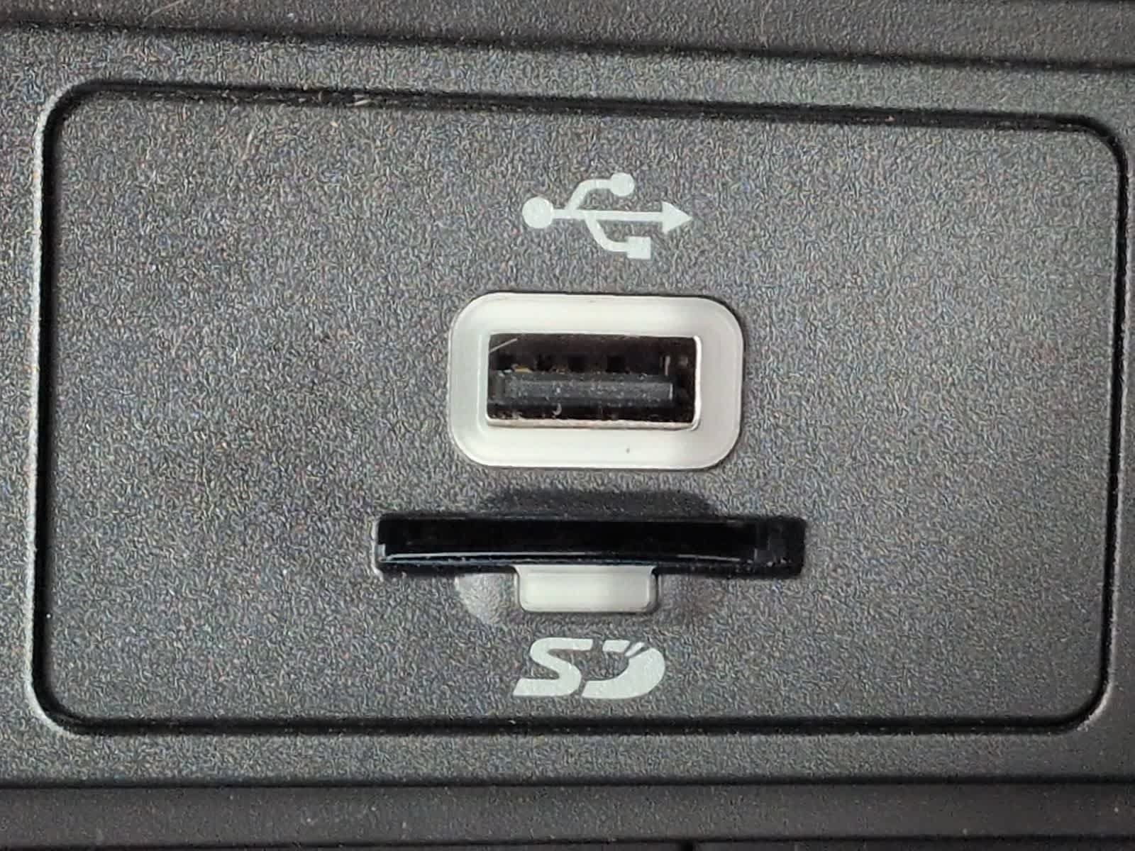 Used 2016 Ford Fusion SE FWD image 30
