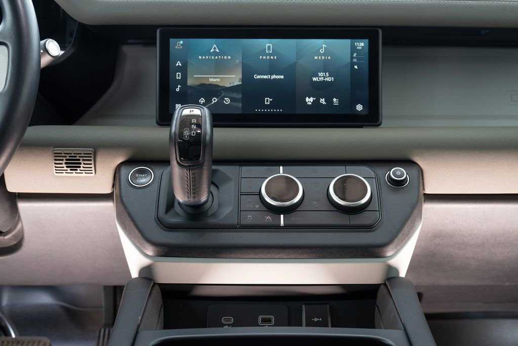 Used 2023 Land Rover Defender 110 SE image 9