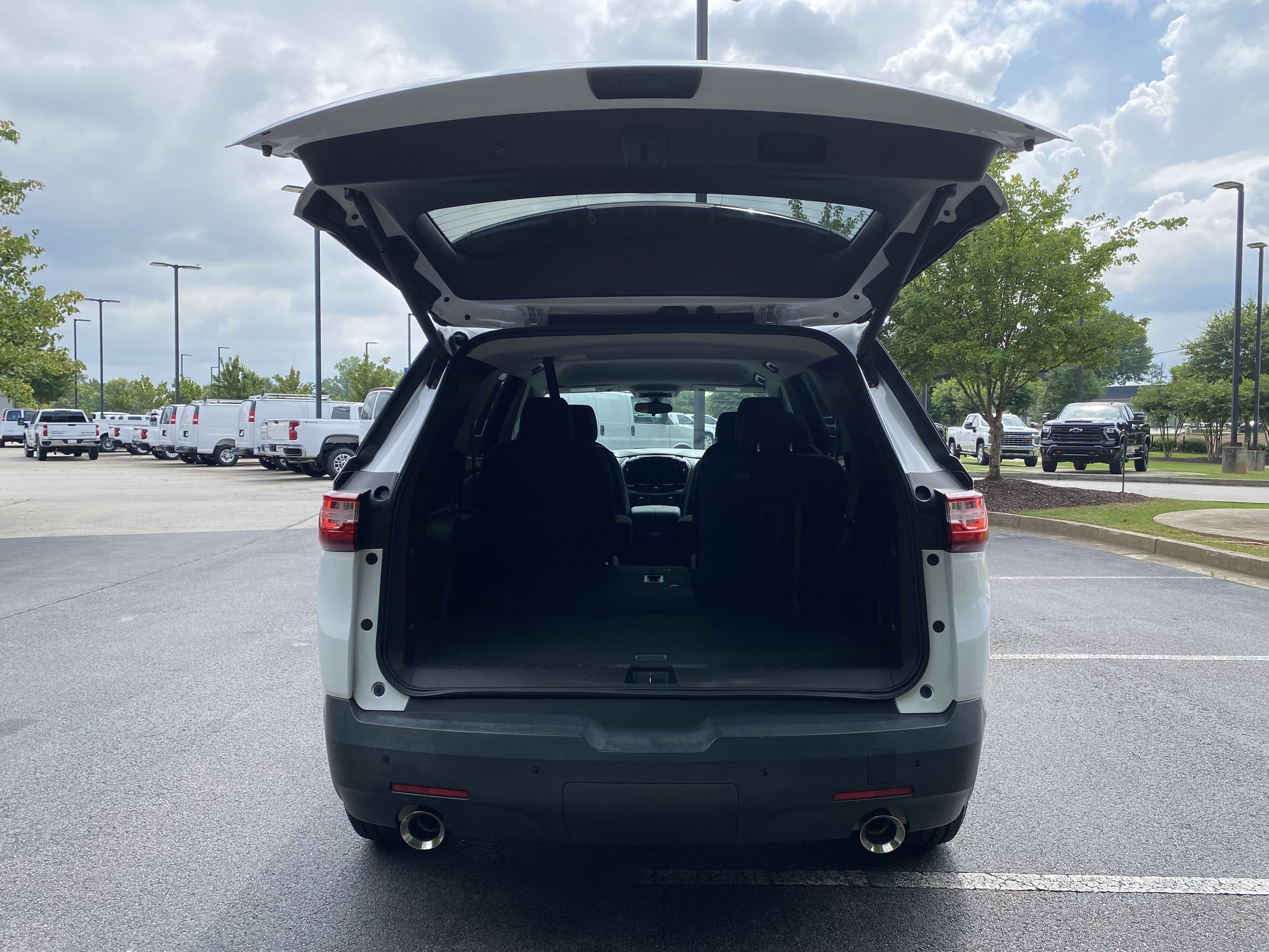 Used 2019 Chevrolet Traverse LT w/ LPO, Floor Liner Package AWD/4WD image 11