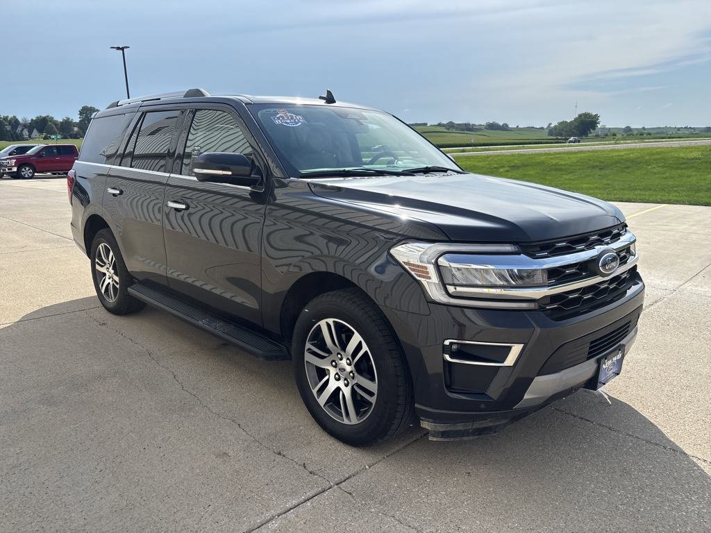 Used 2024 Ford Expedition Limited image 3